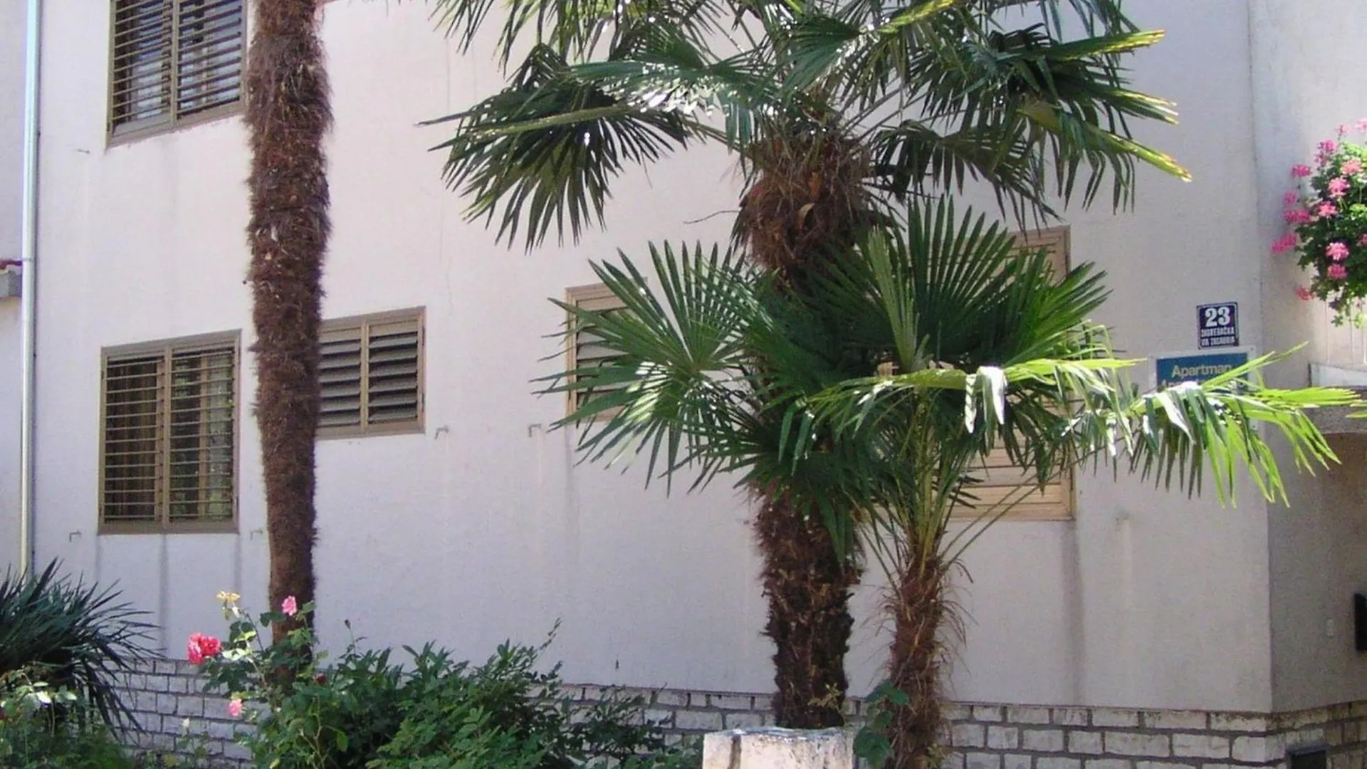 Sunny Street Apartments 2 روفينج