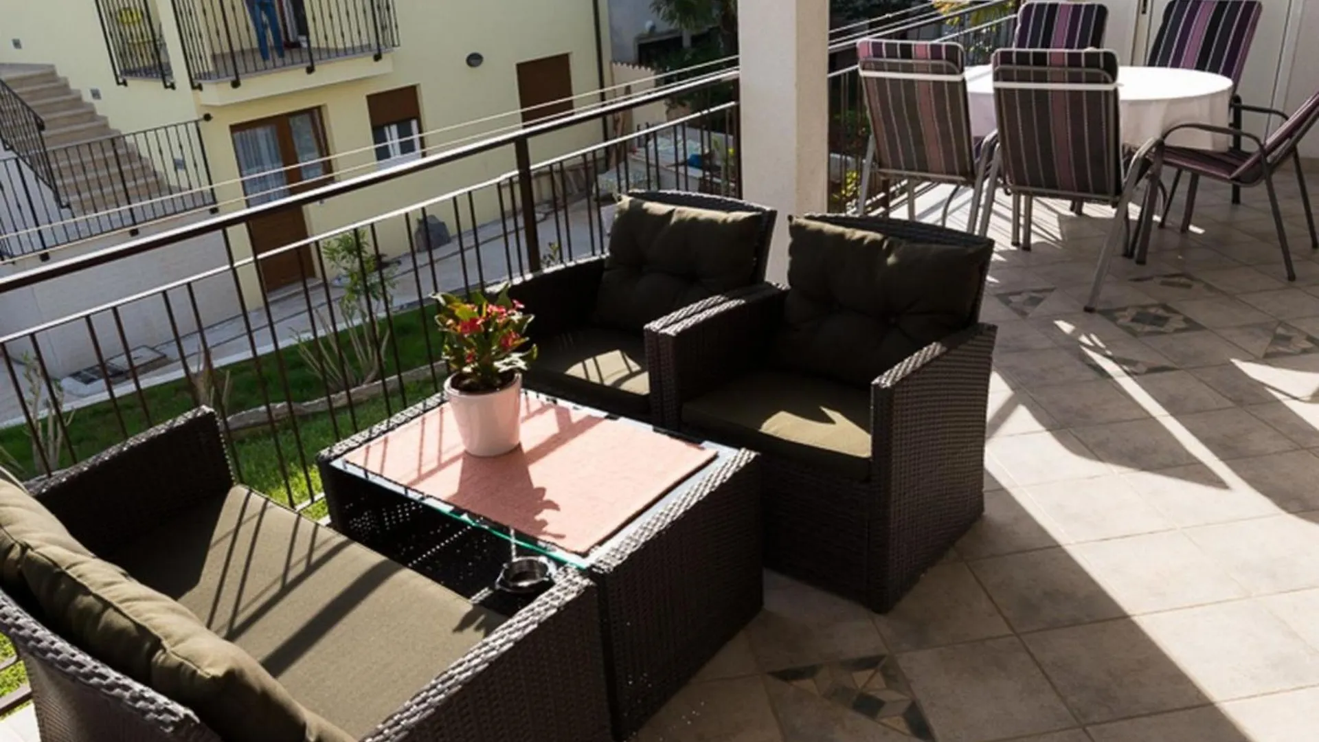 Sunny Street Apartments 2 روفينج 0*,